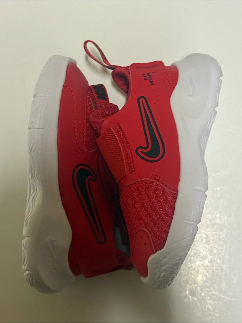 Nike Flex Runner Unisex Kids Slip-On Athletic Sneakers Red White Black size 6C